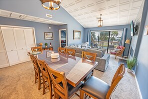 Large Dining Area, Beautifully Decorated