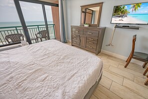Bedroom with View of Ocean🌊☀️