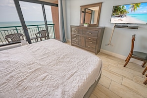 Bedroom with View of Ocean🌊☀️