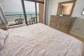Bedroom with View of Ocean🌊☀️
