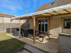 Terrasse Ă l'arriĂšre de la maison