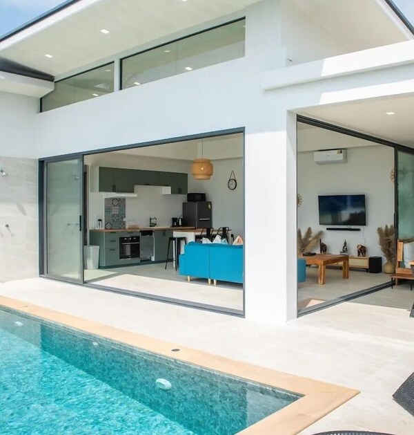Luxurious 3-bedroom Retreat With Jungle, Mountain, And Sea Views, Private Pool, And Terrace - Ko Samui