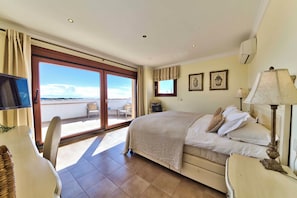 Master bedroom (1)