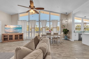 Living/Dining Area