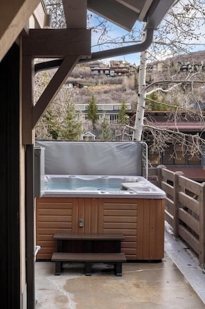 Hot Tub - Summer