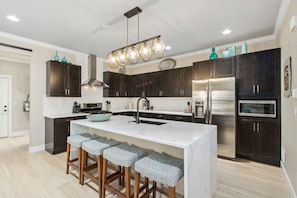 Chef's Kitchen with Large Kitchen Island | Bar Seating for 4!
