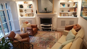 Living Room/Dining Area