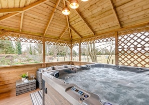 Bain à remous extérieur