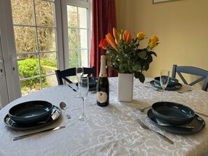 Dining room with doors to the garden