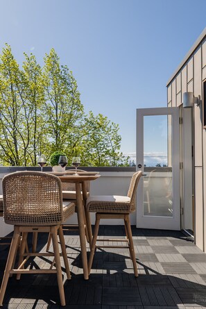 Morning coffee or sunset wine – the rooftop’s got you covered.