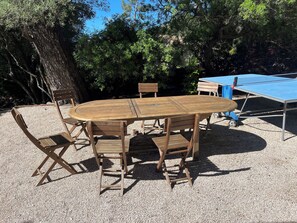 Outdoor dining