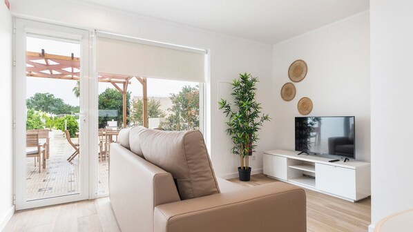 The open living room leads to a pergola-covered patio, perfect for morning coffee or evening wine. #SunlitSpaces #TerraceLiving