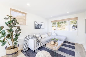 Relax in the spacious livingroom