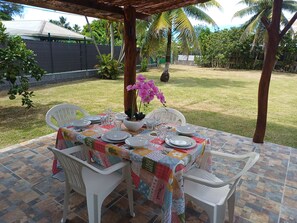 Outdoor dining