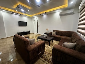 family den off kitchen with TV and free satellite