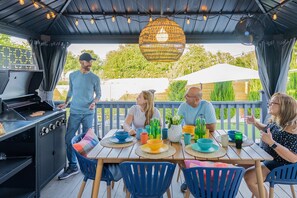 BBQ Dining Deck