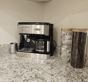Kaffee und/oder Kaffeemaschine