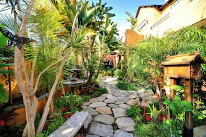 Lush Frontyard Landscaping