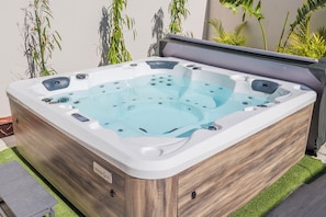 Bain à remous extérieur