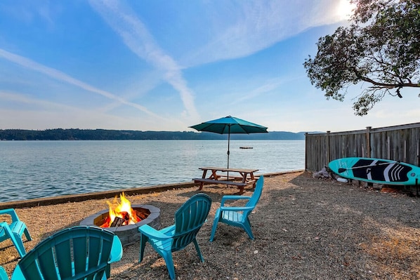 Sit around the fire and soak up everything the PNW has to offer!