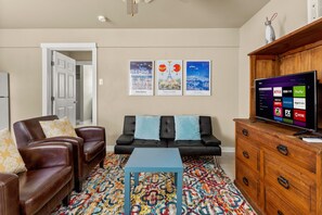Living room in quaint living room - so colorful!