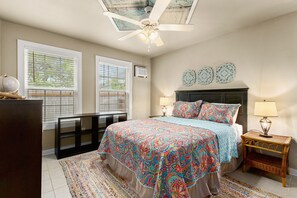 Cozy queen bedroom
