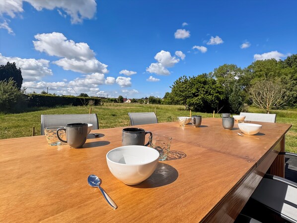 Outdoor dining