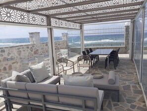 pergola dining