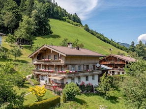 House, Home, Cottage, Rural Area, Roof, Estate, Farmhouse, Garden, Village
