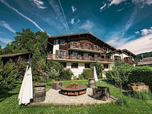 House, Home, Cottage, Estate, Groundcover, Garden, Farmhouse, Villa, Lawn, Mansion