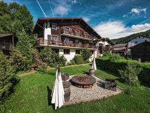 Outdoor Furniture, Garden, Outdoor Table, Chair, Shade, Landscaping, Backyard, Yard, Eco Hotel, Kitchen & Dining Room Table