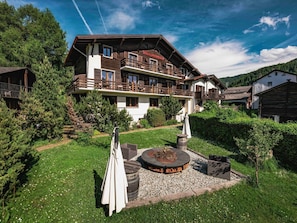 Outdoor Furniture, Garden, Outdoor Table, Chair, Shade, Landscaping, Backyard, Yard, Eco Hotel, Kitchen & Dining Room Table
