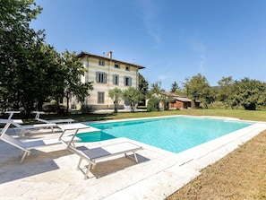 Mobilier De Jardin, Jardin, Tableau De Plein Air, Chaise, Ombre, Aménagement Paysager, Arrière-Cour, Cour, Eco Hôtel, Table Cuisine Et Salle A Manger