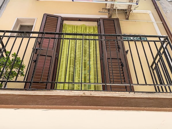 Outdoor Furniture, Garden, Outdoor Table, Chair, Shade, Landscaping, Backyard, Yard, Eco Hotel, Kitchen & Dining Room Table