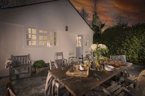 Sparnal Stitch and the Annexe, Rock: The delightful self-contained annexe offers additional space for larger groups