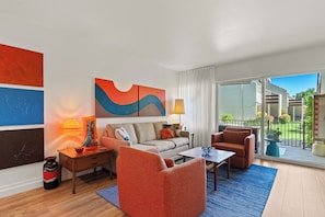 K0389 -Living Room