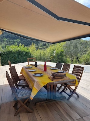 Outdoor dining