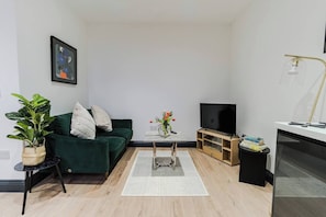 Living Room: Smart TV , Heating, Comfortable couch