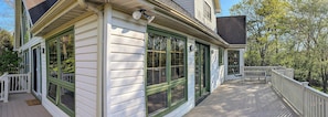 Wrap-around deck