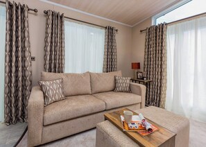 Balmoral Lodge - Benview Lodges, Nr Kintore