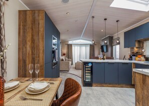 Balmoral Lodge - Benview Lodges, Nr Kintore