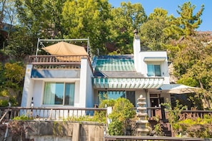 You will rent the entire building with huge exterior