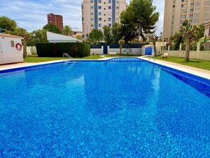 Communal swimming pool ideal for cooling off and enjoying the good weather, perfect for relaxing or having a good time with family or friends during your stay.