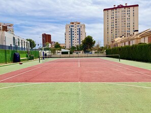 A communal tennis court is available for you to enjoy outdoor sports during your stay. Ideal for keeping active and having a good time in a pleasant environment.