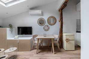 TV y comedor