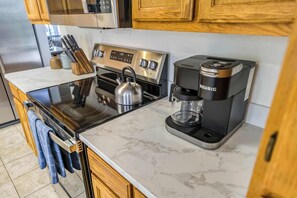 Coffee, cookware, and all the essentials—your kitchen setup is ready from sunrise to supper. 