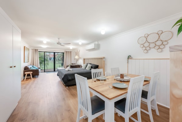 Dining space that will easily seat five people