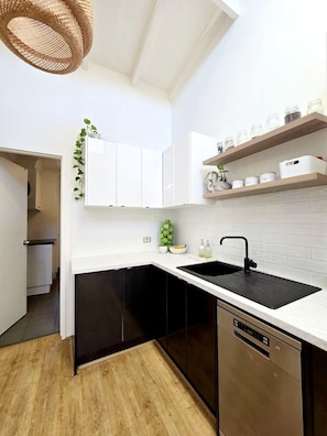 Full kitchen has everything you need