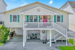Beautiful channel house in Cherry Grove!