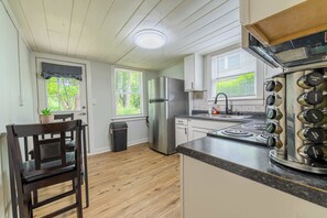 Cook and dine in style in this fully equipped kitchen, featuring modern appliances and ample counter space. Perfect for preparing meals during your stay in Columbus, whether you're exploring Fort Moore or relaxing at home.